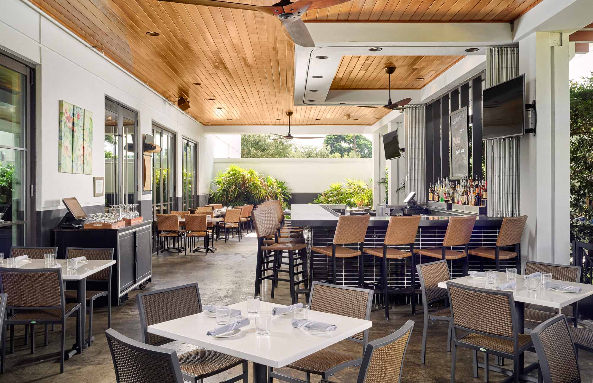 Burtons Grill outdoor dining room in Boca Raton